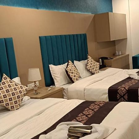 Hotel Royal Square Gandhinagar Dış mekan fotoğraf