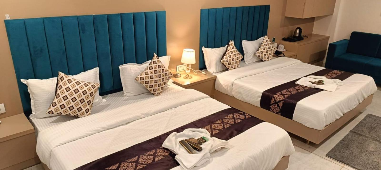 Hotel Royal Square Gandhinagar Dış mekan fotoğraf