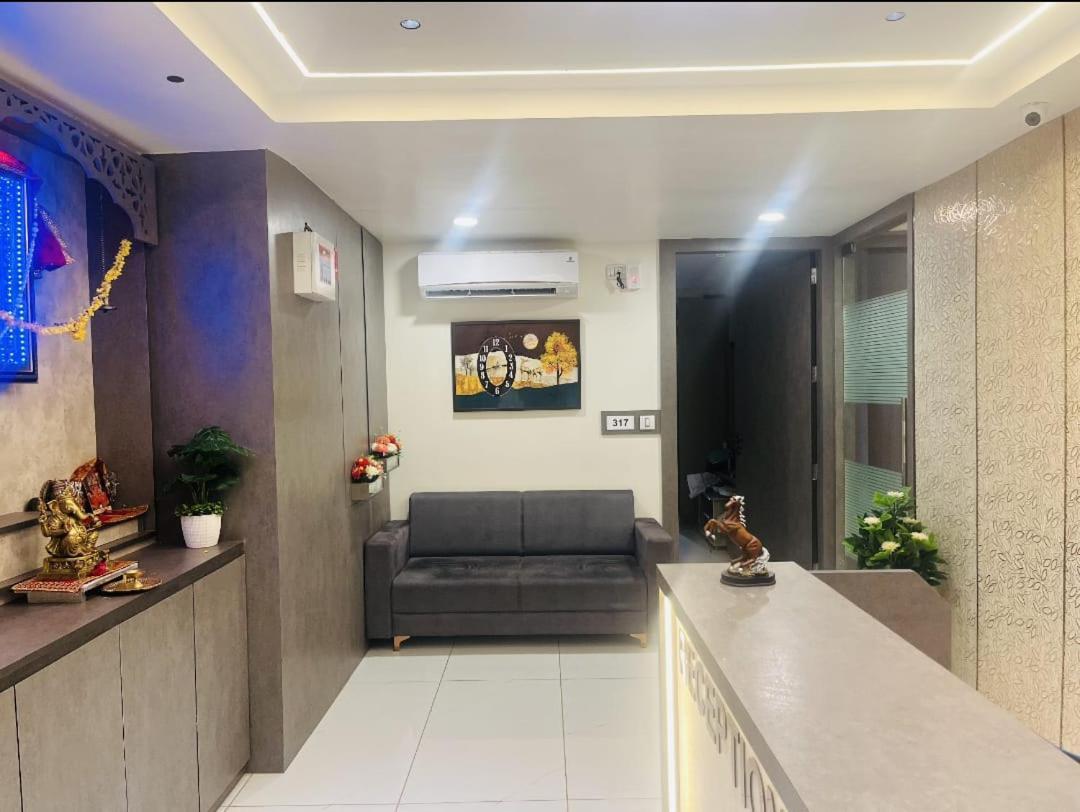 Hotel Royal Square Gandhinagar Dış mekan fotoğraf