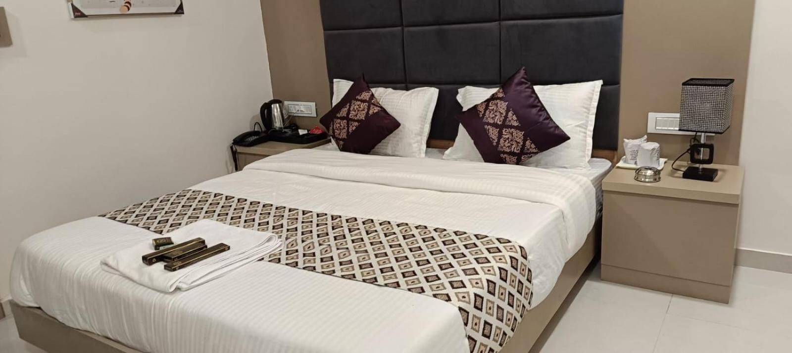Hotel Royal Square Gandhinagar Dış mekan fotoğraf