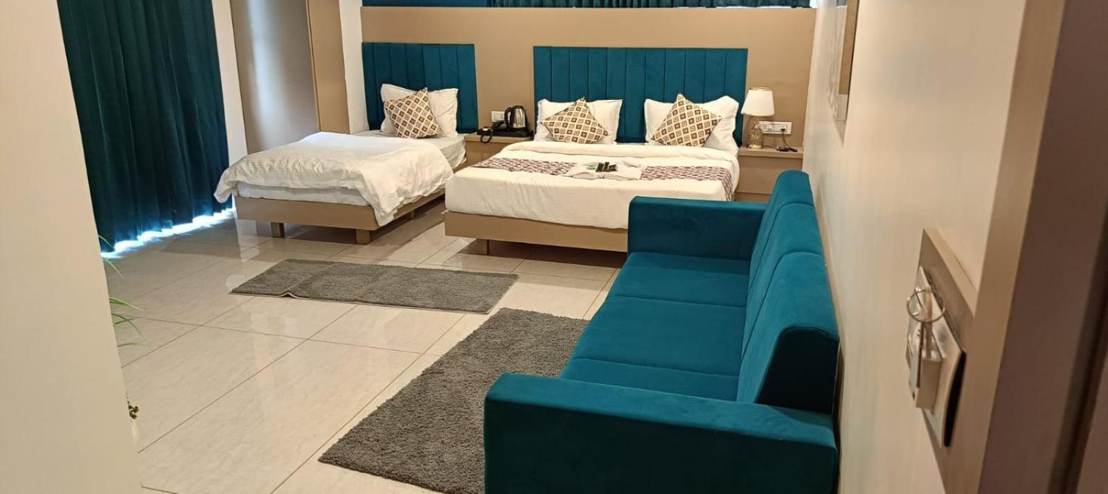 Hotel Royal Square Gandhinagar Dış mekan fotoğraf