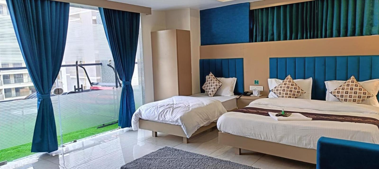 Hotel Royal Square Gandhinagar Dış mekan fotoğraf