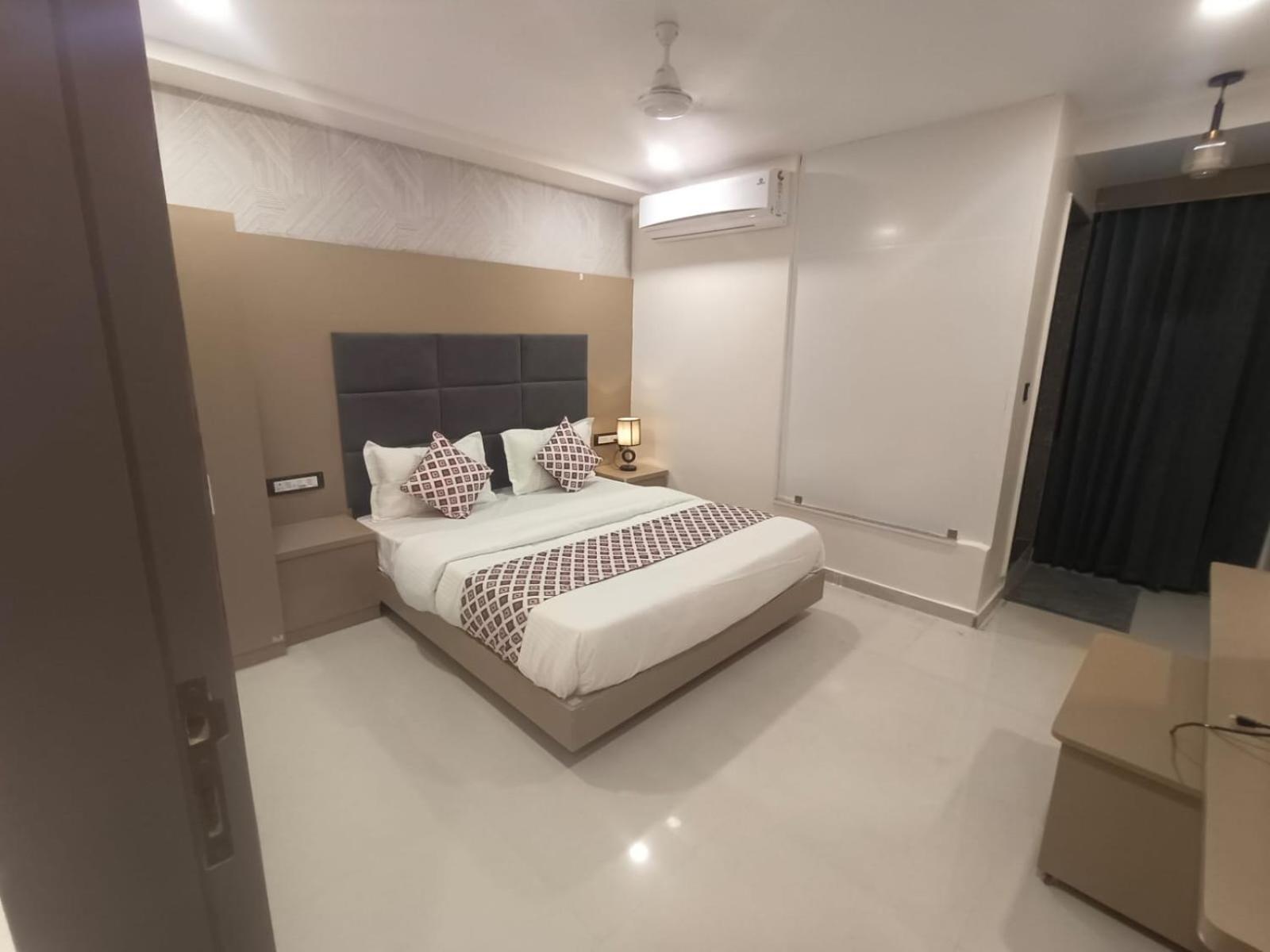 Hotel Royal Square Gandhinagar Dış mekan fotoğraf