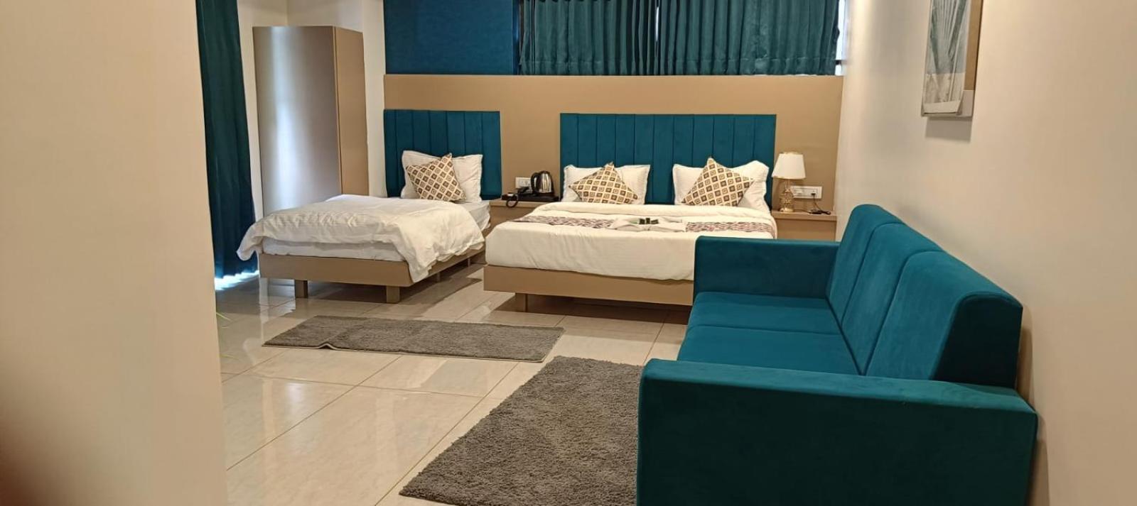 Hotel Royal Square Gandhinagar Dış mekan fotoğraf