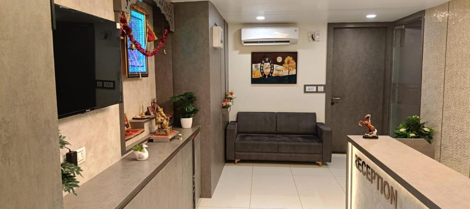 Hotel Royal Square Gandhinagar Dış mekan fotoğraf