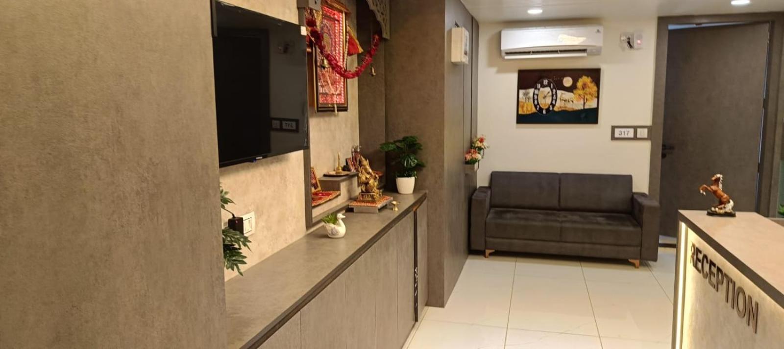 Hotel Royal Square Gandhinagar Dış mekan fotoğraf
