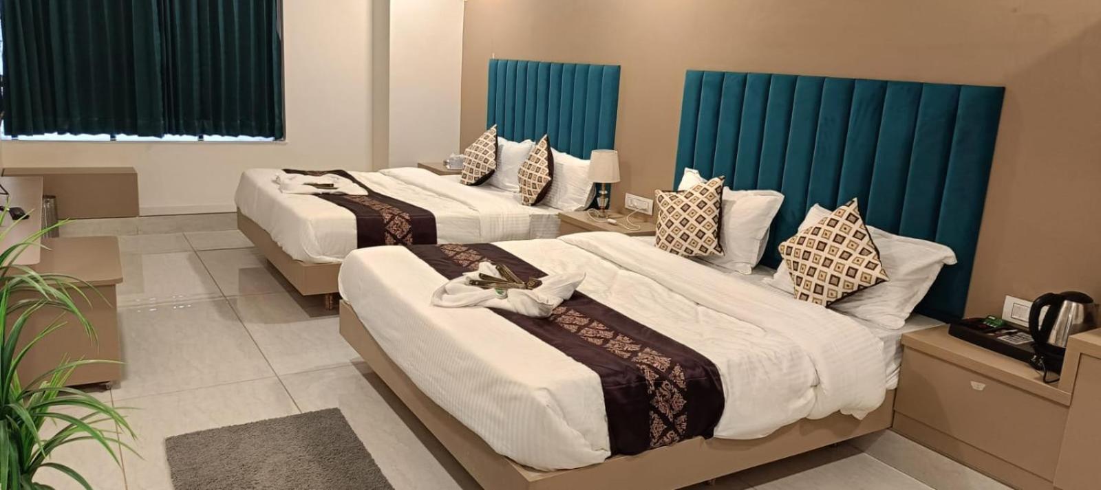 Hotel Royal Square Gandhinagar Dış mekan fotoğraf