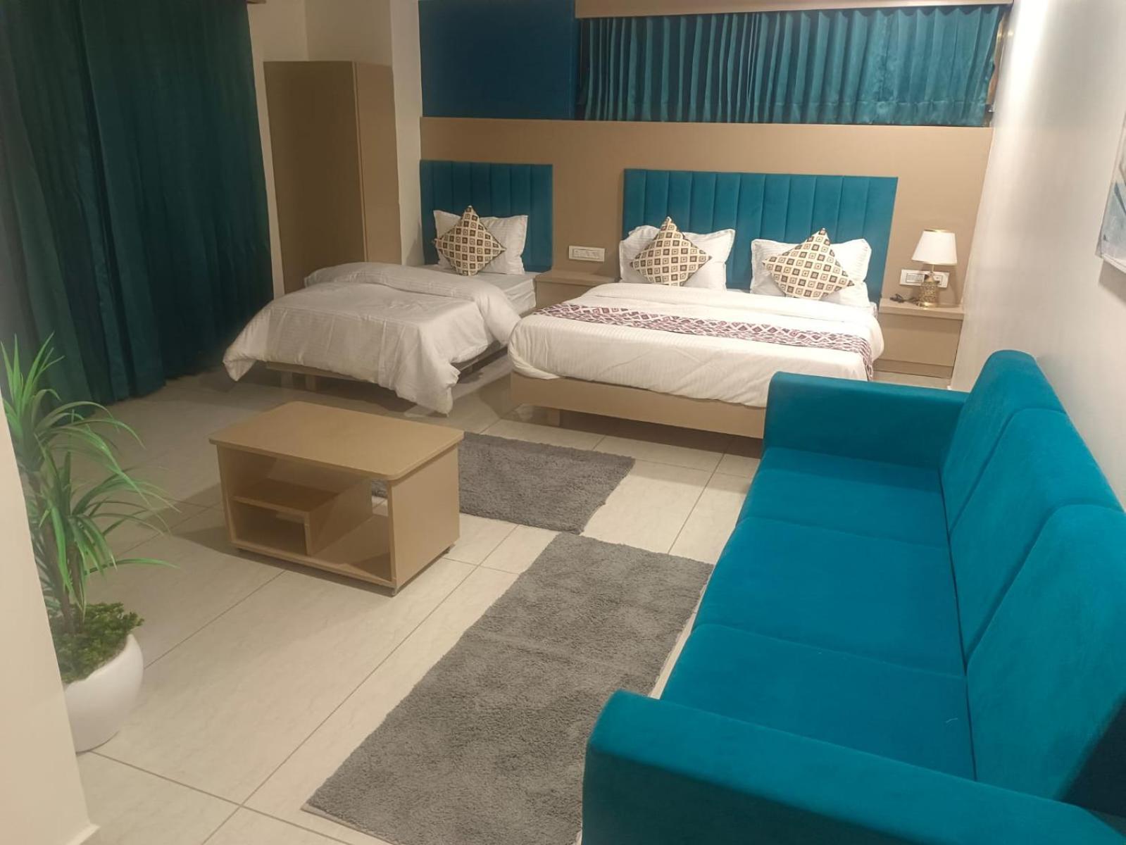 Hotel Royal Square Gandhinagar Dış mekan fotoğraf
