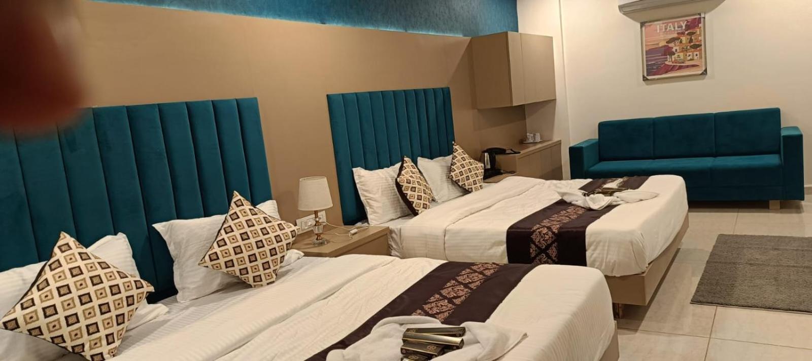 Hotel Royal Square Gandhinagar Dış mekan fotoğraf