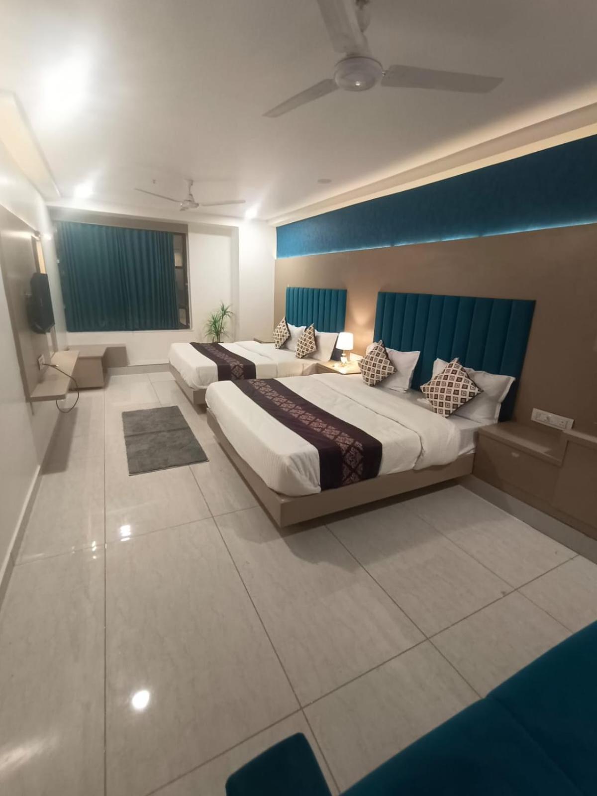 Hotel Royal Square Gandhinagar Dış mekan fotoğraf