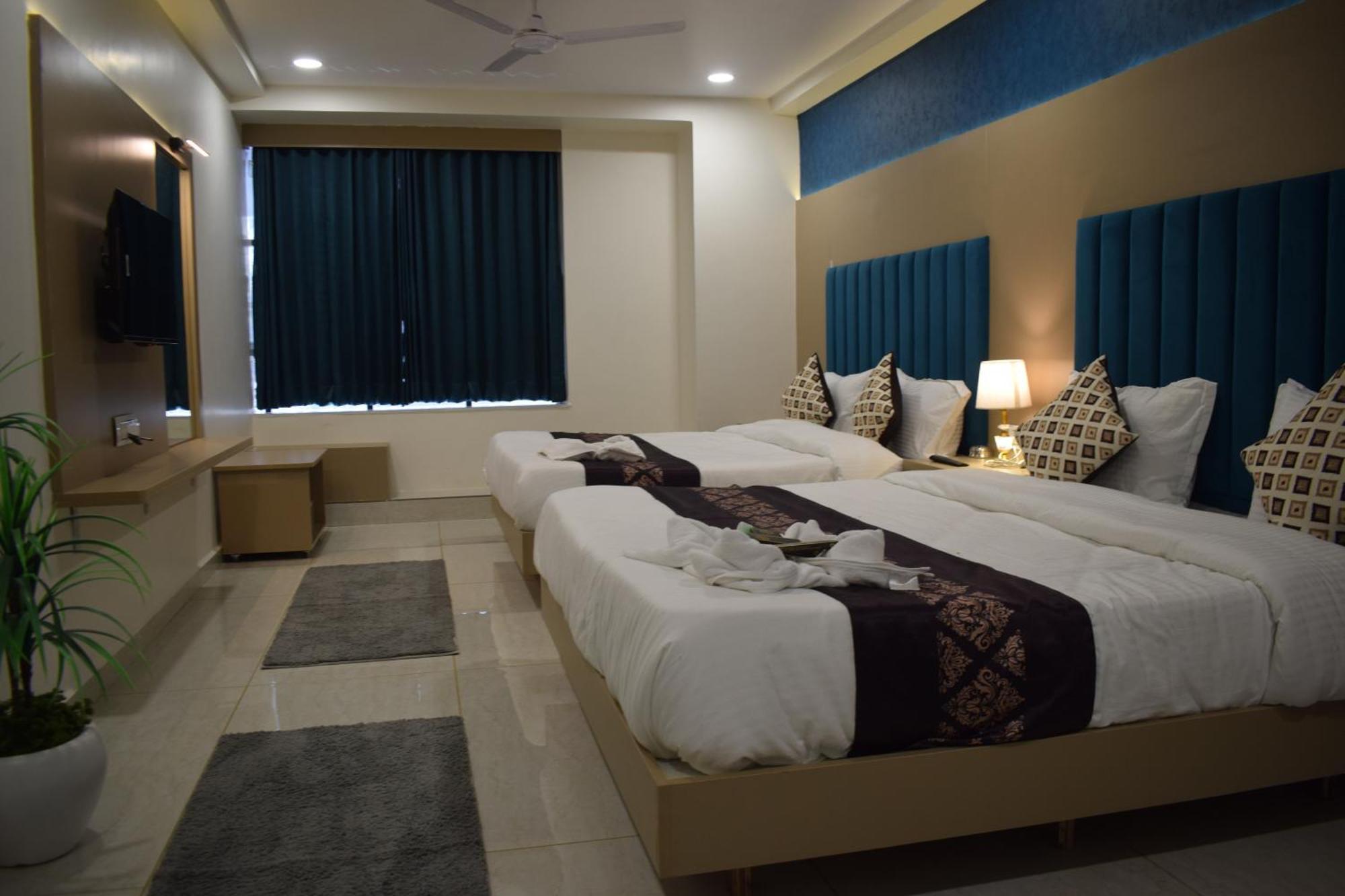 Hotel Royal Square Gandhinagar Dış mekan fotoğraf