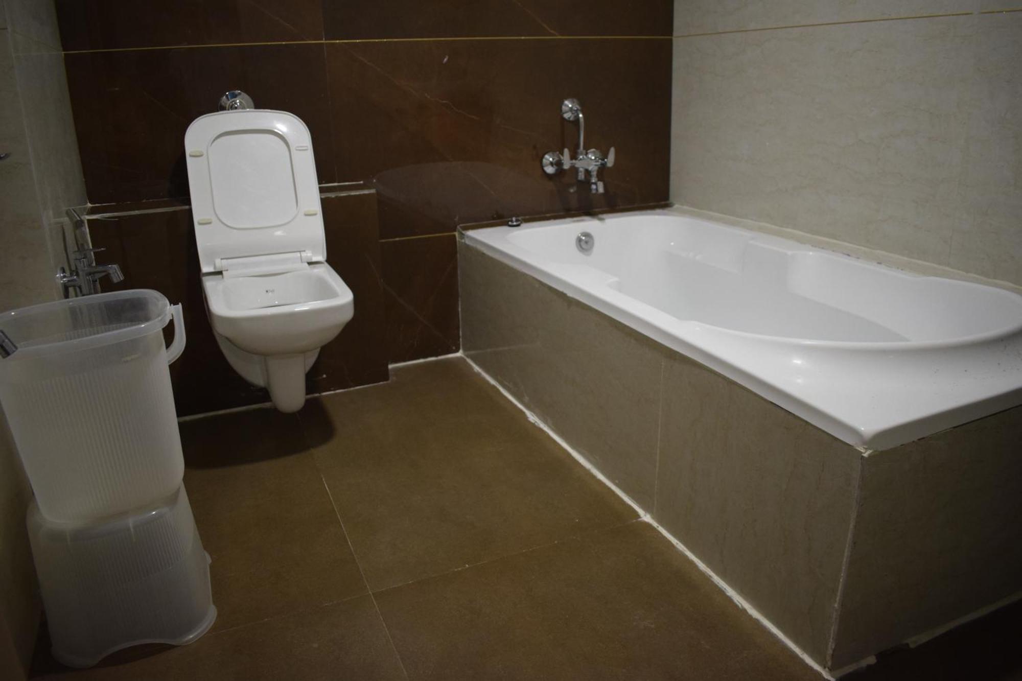 Hotel Royal Square Gandhinagar Dış mekan fotoğraf
