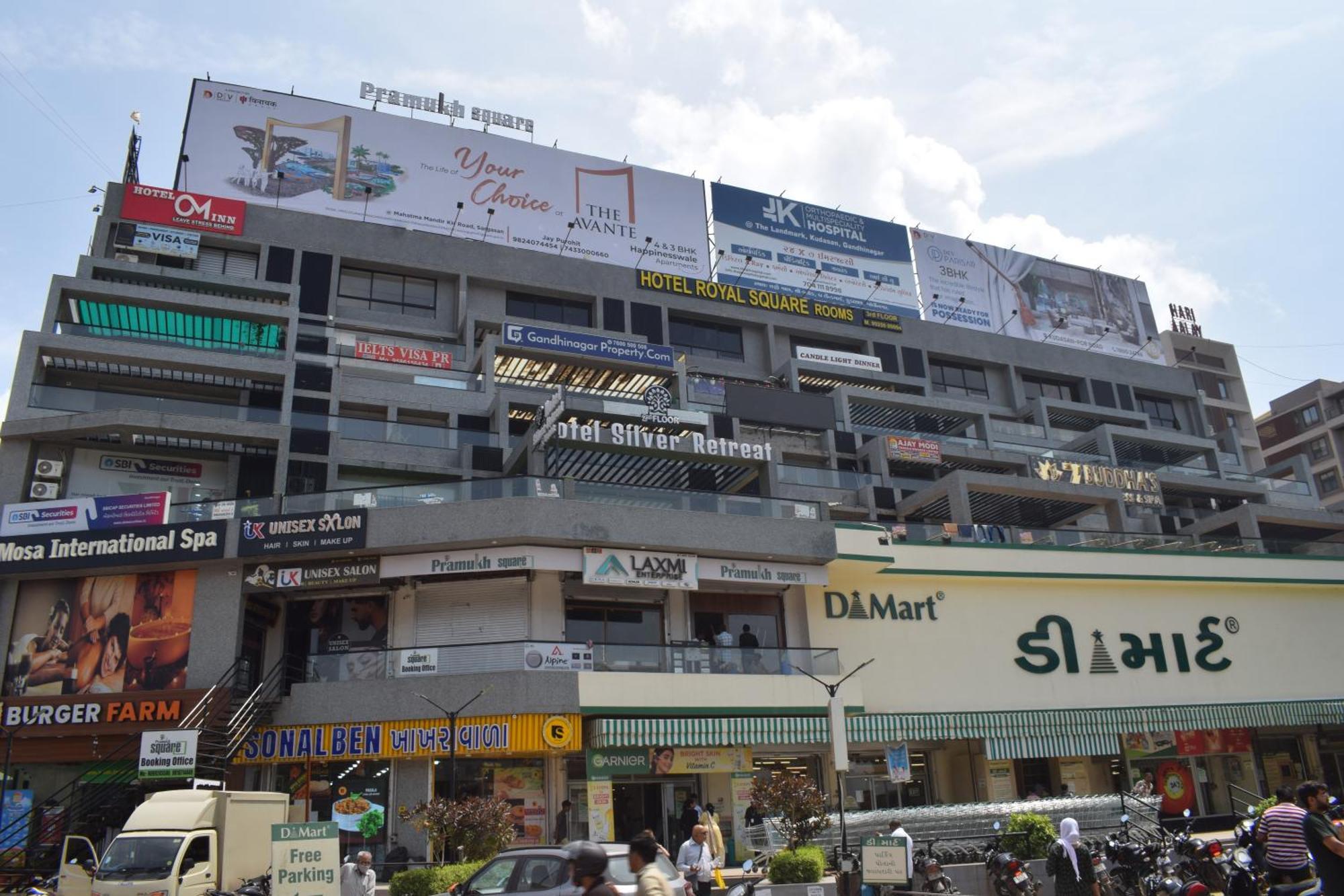Hotel Royal Square Gandhinagar Dış mekan fotoğraf
